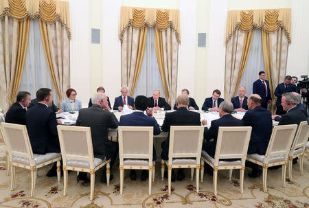 Russian President Vladimir Putin (C) attends a meeting with businessmen and officials at the Kremlin in Moscow, Russia March 20, 2019. Sputnik/Mikhail Klimentyev/Kremlin via REUTERS