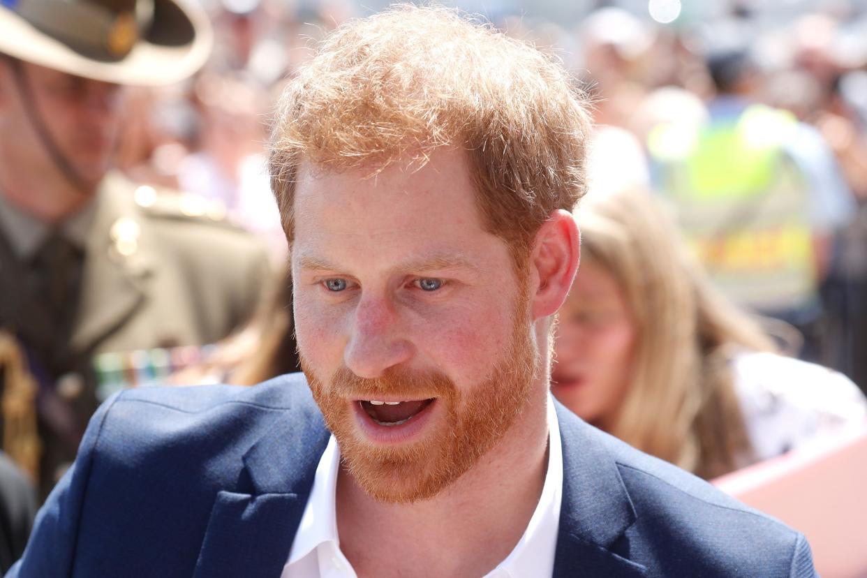 Prinz Harry bekam von einem Schüler in Sydney ein spezielles Geschenk. (Bild: Getty Images)