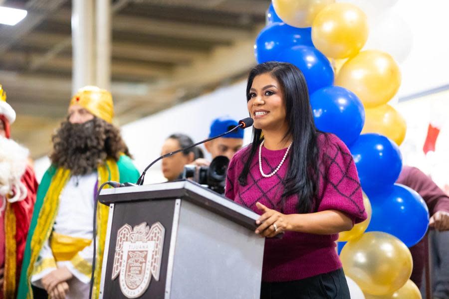 Alcaldesa de Tijuana, Montserrat Caballero, celebra Día de Reyes con el DIF 