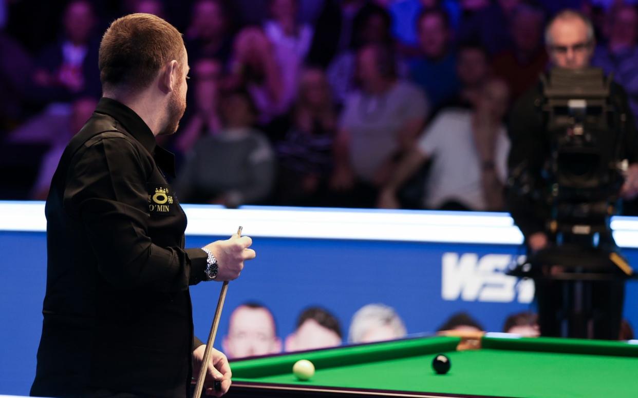 Mark Allen prepares to pot the black to make a maximum break of 147