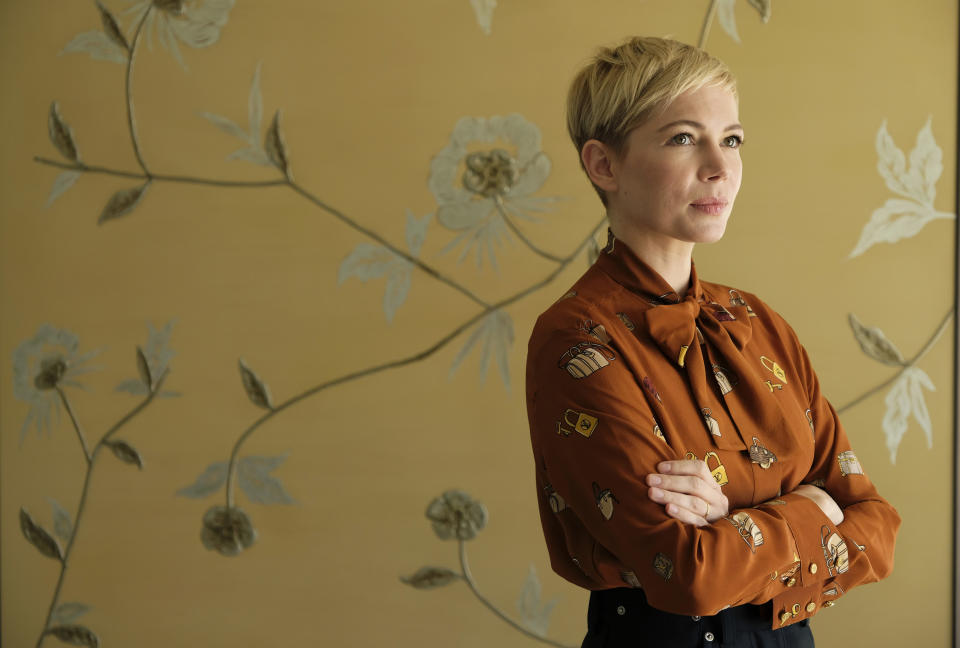 En esta foto del 27 de septiembre del 2018, la actriz Michelle Williams, parte del elenco de la película "Venom", posa en el hotel Four Seasons en Los Angeles. (Foto por Chris Pizzello/Invision/AP)