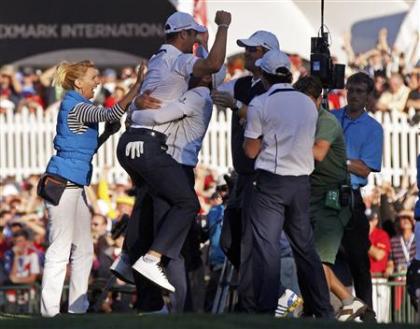 Germany's Martin Kaymer celebrates winning his match against Stricker to retain the Ryder Cup. (Reuters)