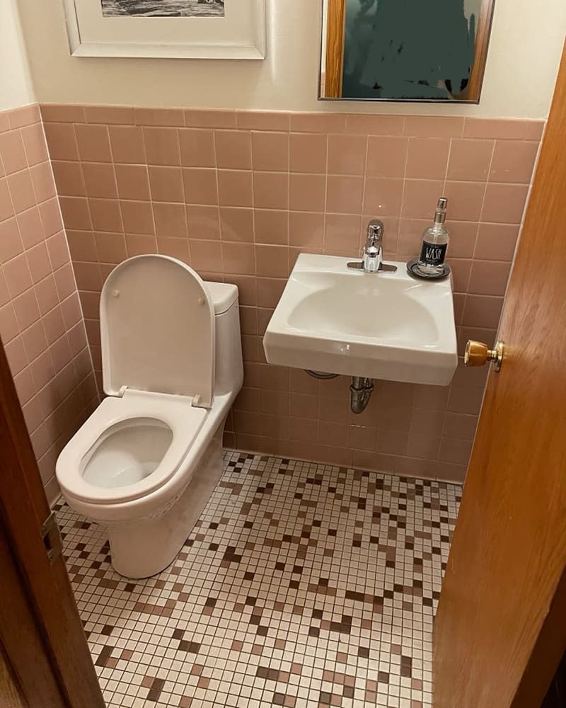 Tiled bathroom before renovation.