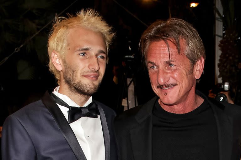 Sean Penn y su hijo Hopper, en 2016