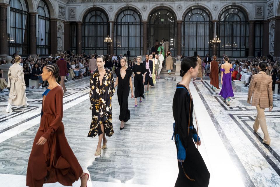 Models present creations from designer Victoria Beckham during a catwalk show for the Spring/Summer 2020 collection on the third day of London Fashion Week in London on September 15, 2019. (Photo by Niklas HALLE'N / AFP)        (Photo credit should read NIKLAS HALLE'N/AFP/Getty Images)