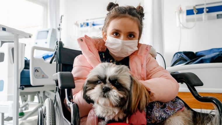 “Pen Paws” Program Connects Sick Children With Comfort Dogs