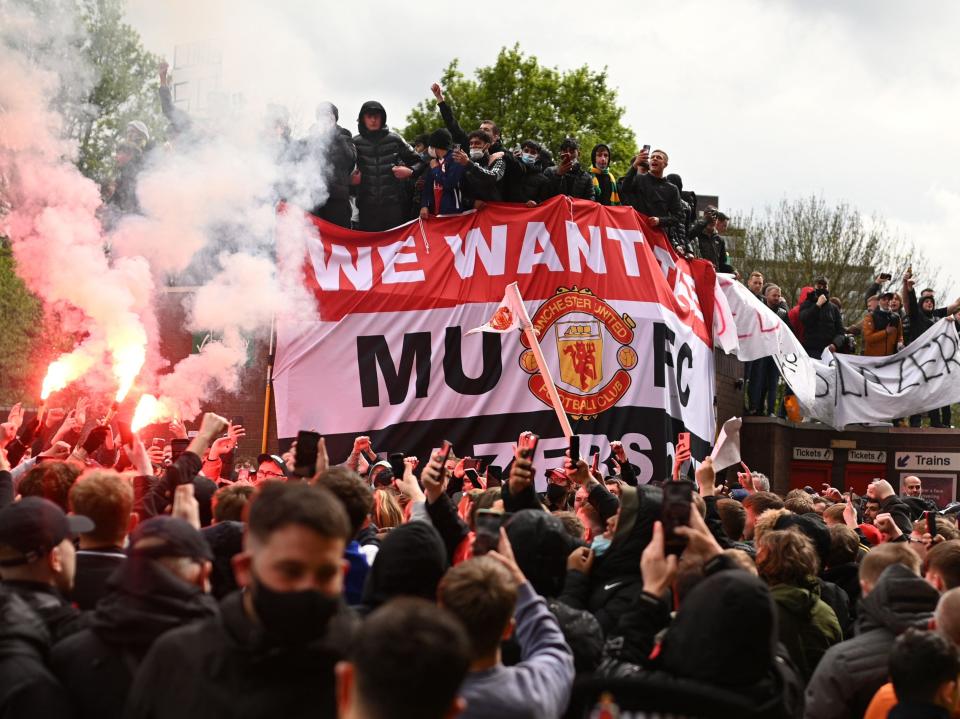 Manchester United fans protesting against the Glazer family (AFP via Getty Images)