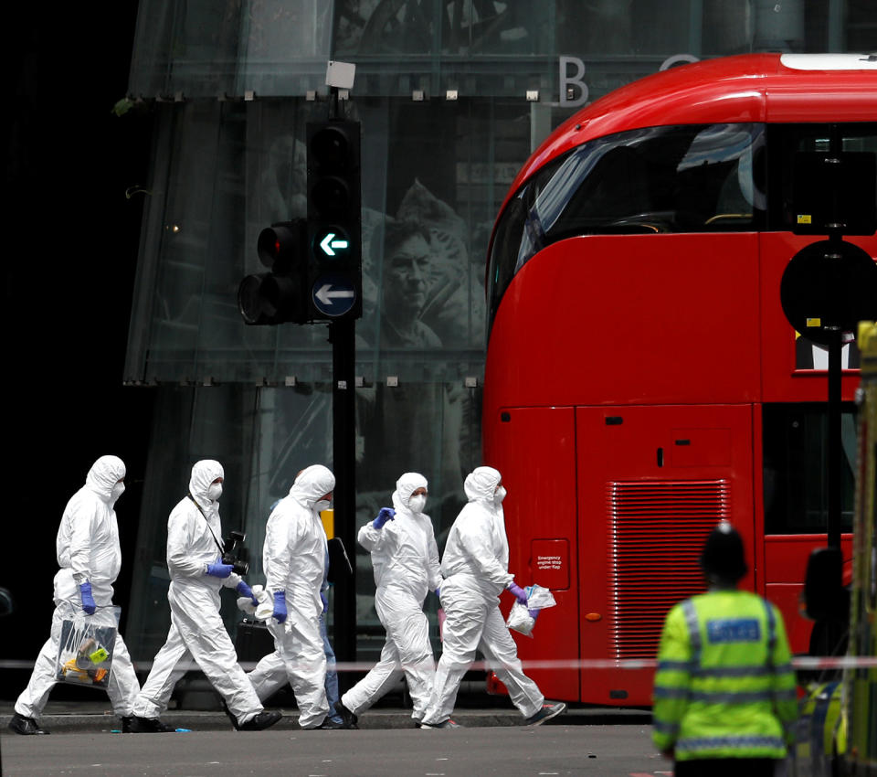 <p>Police forensic investigators work outside Borough Market in London, June 4, 2017. (Photo: Peter Nicholls/Reuters) </p>