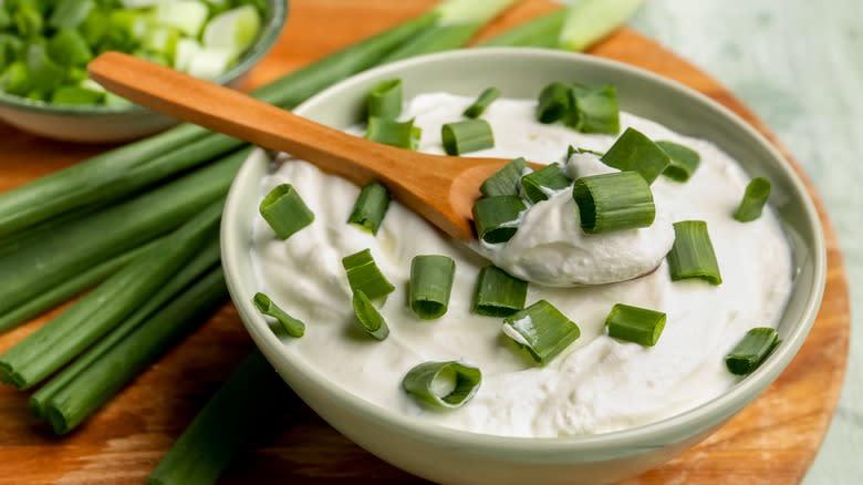 Sour cream with chopped onions