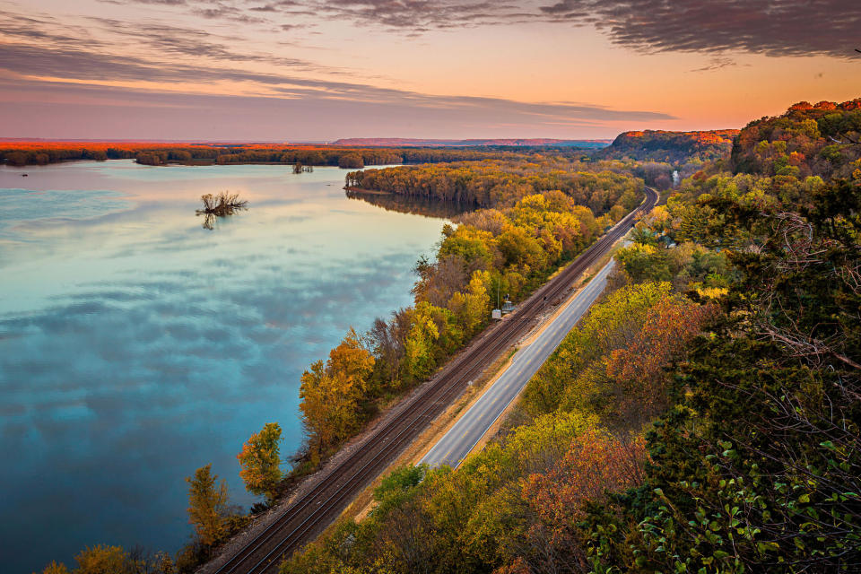 Great River Road, Mississippi River