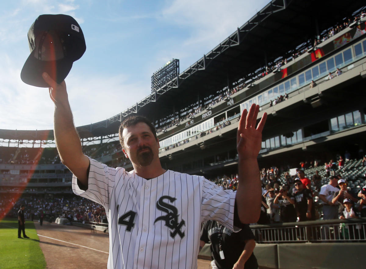 White Sox honor retiring Paul Konerko with statue