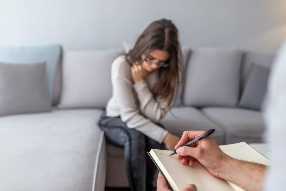 Finding a good therapist is a lot like dating – which means breaking up with your therapist closely (and perhaps eerily) resembles ending a relationship.