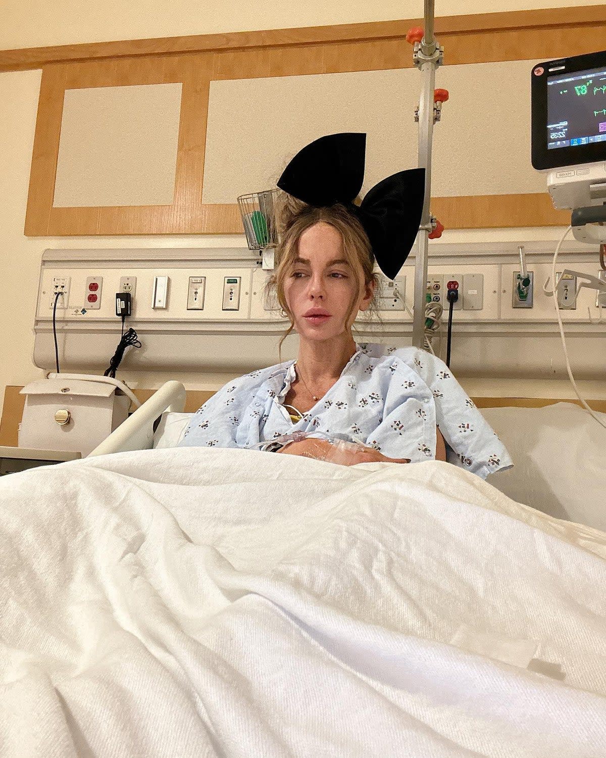 Kate Beckinsale during her time in hospital (Instagram / Kate Beckinsale)