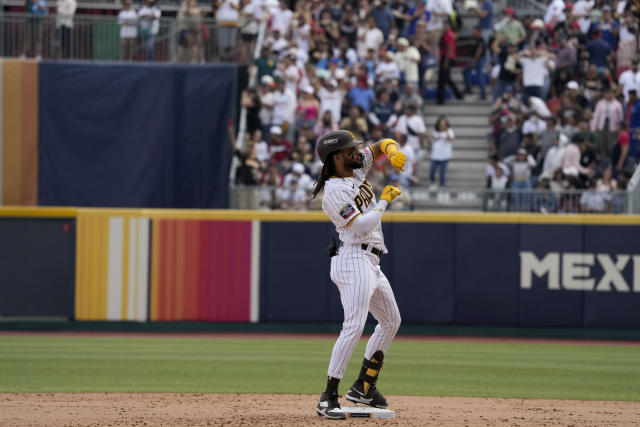 Tatis, Padres complete sweep of Giants in MLB's first-ever Mexico series