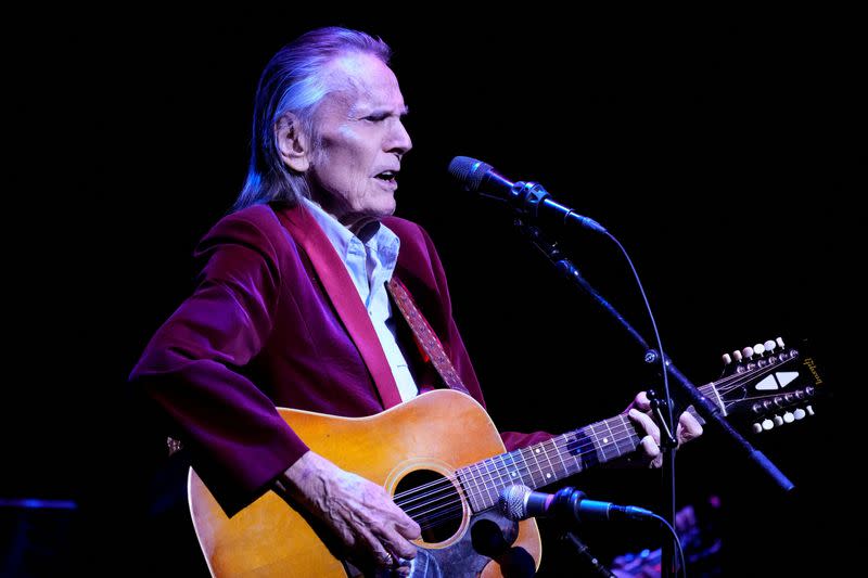 FILE PHOTO: Gordon Lightfoot performs at the newly refurbished Massey Hall in Toronto