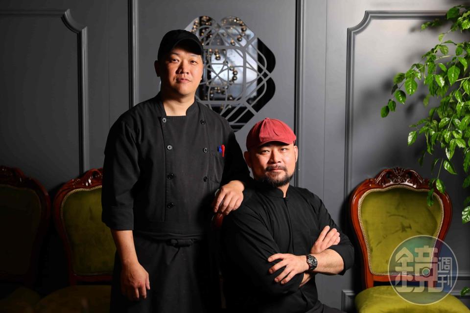 主廚王清朝（左）與行政主廚（右）方永銘皆有厚實台菜資歷，透過手路在「叁酒弍沏」寫出台菜新故事。
