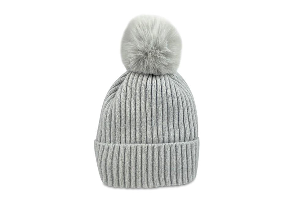 <p>Un <i>beanie </i>siempre será el mejor complemento para cualquier atuendo de invierno. Este lindo gorrito de Hat Attack, disponible en diferentes colores es un accesorio ideal para las fiestas de fin de año y la temporada de frío. </p> <p>Precio: <a href="https://hatattack.com/collections/fall-winter-collection/products/city-beanie-with-cozy-lining-grey" rel="nofollow noopener" target="_blank" data-ylk="slk:$74;elm:context_link;itc:0;sec:content-canvas" class="link ">$74</a></p>