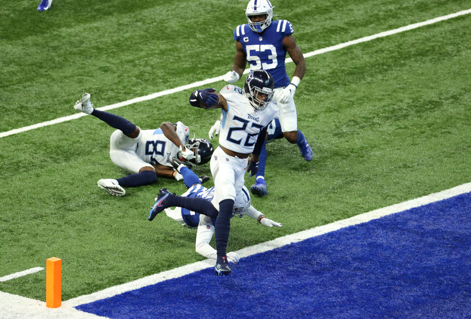 Derrick Henry of the Tennessee Titans takes the ball in for a touchdown in the first quarter.