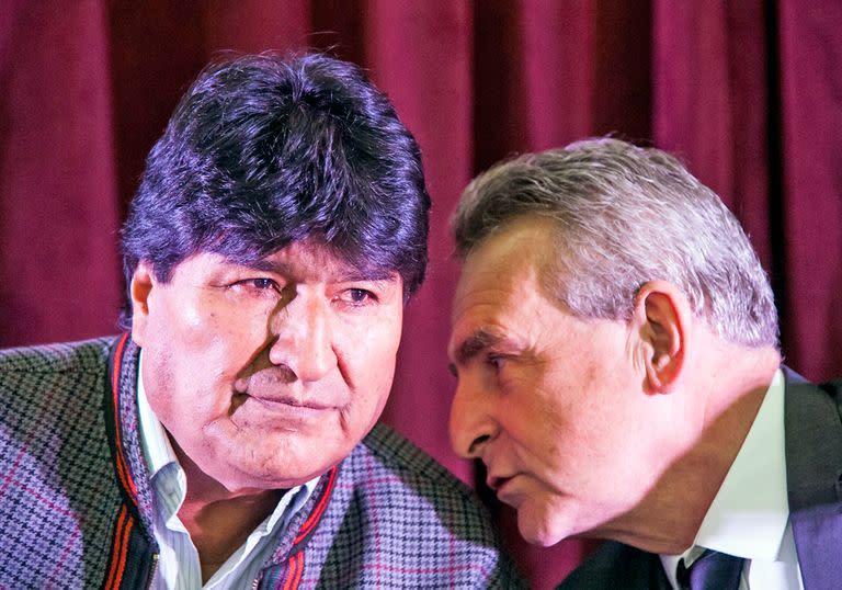 El expresidente de Bolivia, Evo Morales Ayma estuvo en Rosario para brindar la clase magistral "Presente y Futuro de América Latina", lo acompañaron el referente de La Corriente Nacional de la Militancia e Interventor de la AFI, Agustin Rossi y el Rector de la Universidad Nacional de Rosario Franco Bartolacci.