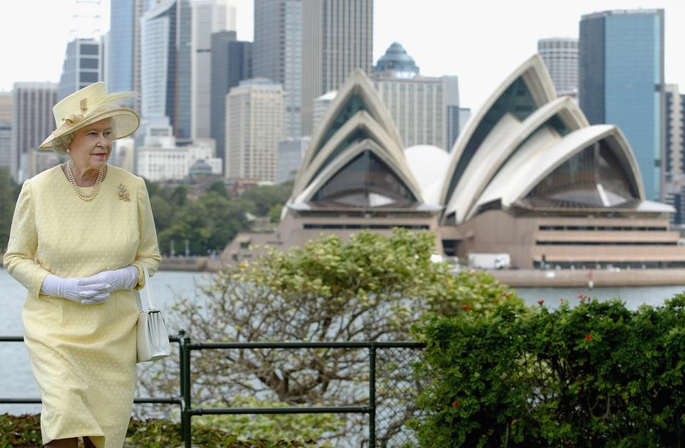 SYDNEY, AUSTRALIA - MARCH 13:  Her Majesty Queen Elizabeth II tours the grounds of Admiralty House on March 13, 2006 in Sydney Australia. The Queen and Prince Philip are on a five-day visit to Australia where she will officially open the Commonwealth Games in Melbourne. (Photo by Paul Miller/Getty Images) 