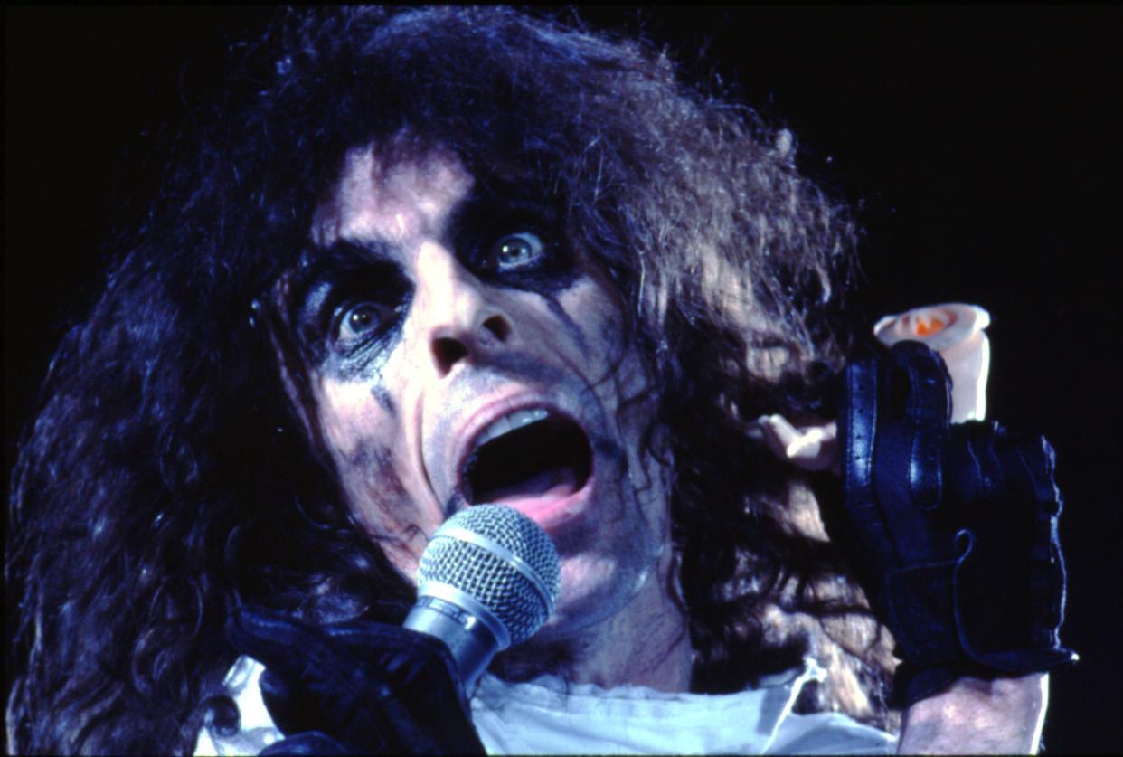 Alice Cooper in the '70s. (Photo: Michael Ochs Archives/Getty Images)