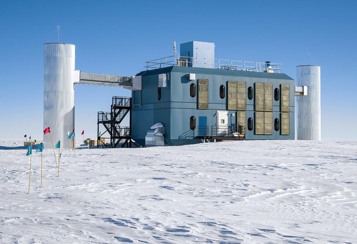 IceCube sits on tons of clear ice, allowing scientists to make out neutrino interactions. <a href="https://en.wikipedia.org/wiki/IceCube_Neutrino_Observatory#/media/File:IceCube_Neutrino_Observatory_in_2023_02.jpg" rel="nofollow noopener" target="_blank" data-ylk="slk:Cmichel67/Wikimedia Commons;elm:context_link;itc:0;sec:content-canvas" class="link ">Cmichel67/Wikimedia Commons</a>, <a href="http://creativecommons.org/licenses/by-sa/4.0/" rel="nofollow noopener" target="_blank" data-ylk="slk:CC BY-SA;elm:context_link;itc:0;sec:content-canvas" class="link ">CC BY-SA</a>