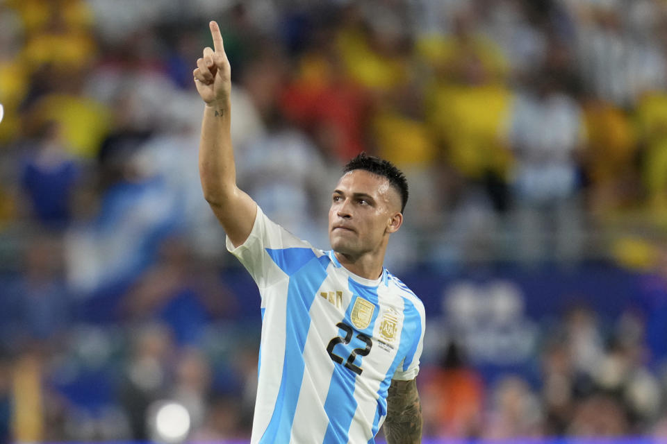 Lautaro Martínez tras meter el gol que le dio la victoria a Argentina ante Colombia en la final de la Copa América 2024 (AP Photo/Julio Cortez)