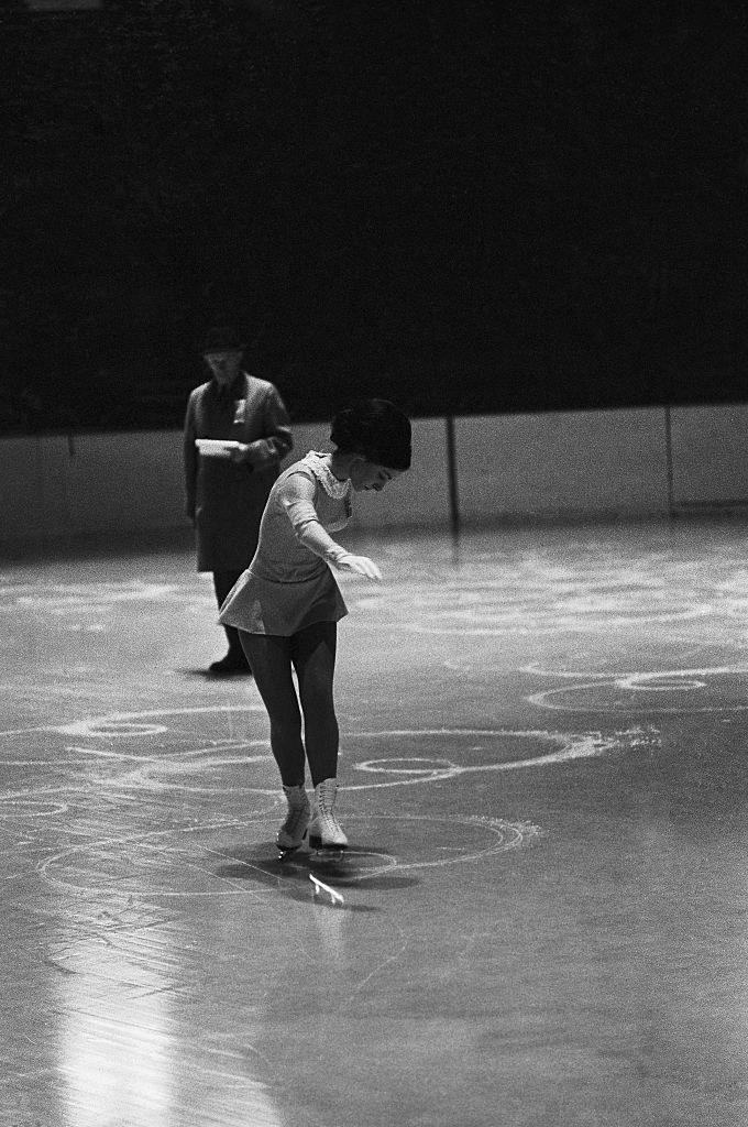 This is the coolest combo of art and athleticism I've ever seen. BRING THIS BACK!What is it: Skaters not only must skate a beautiful program, but must carve intricate patterns into the ice with the toe of their skate. Can you imagine the level of talent and concentration this requires? Why it was removed: Special figures skating appeared as a men's only contest in the 1908 Winter Olympics, which were the first time any winter sport appeared in the Olympics (the first Winter Games were held in 1924 in Chamonix, France). The sport lost most of its buzz in the 20th century and isn't widely practiced today, but I'd be here for a resurgence. 