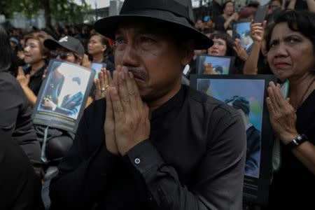 Well-wishers pay their respect during a funeral rehearsal for the late King Bhumibol Adulyadej near the Grand Palace in Bangkok in Bangkok, Thailand, October 7, 2017. REUTERS/Athit Perawongmetha