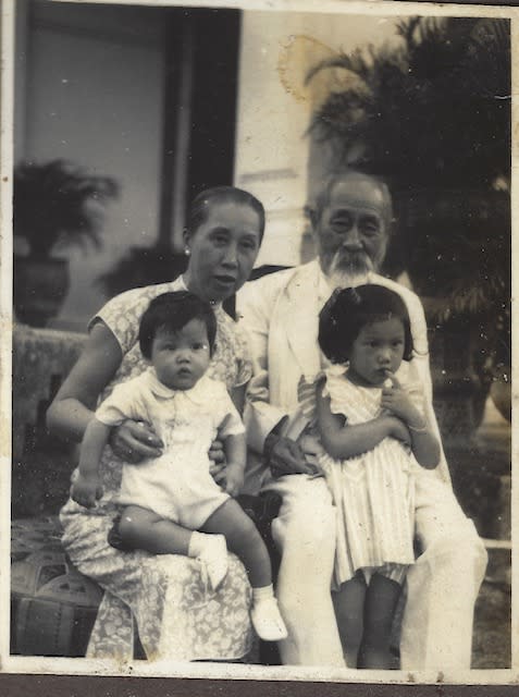 Singaporean philanthropist Lim Boon Keng, his wife Grace Yin, and their great-grandchildren, the siblings Lim Su Min (child on left) and Stella Kon, circa 1947. (Photo: Courtesy of Dr Lim Kok Ann's family)