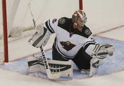 Minnesota Wild goalie Darcy Kuemper makes glove save of shot against the Colorado Avalanche in the third period of the Wild&#39;s 3-0 victory in an NHL hockey game in Denver on Saturday, Oct. 11, 2014. (AP Photo/David Zalubowski)