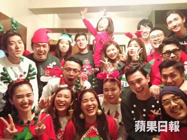 近幾年聖誕，Matt都和朋友一起開ugly sweater party。