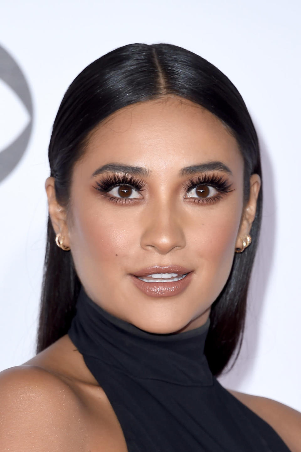 Shay Mitchell at the 2016 People’s Choice Awards