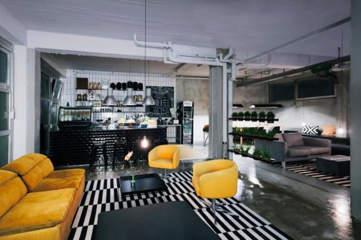 Wallyard Concept Hostel: Sip cocktails in the Wallyard's lobby and bar (Wallyard Concept Hostel)