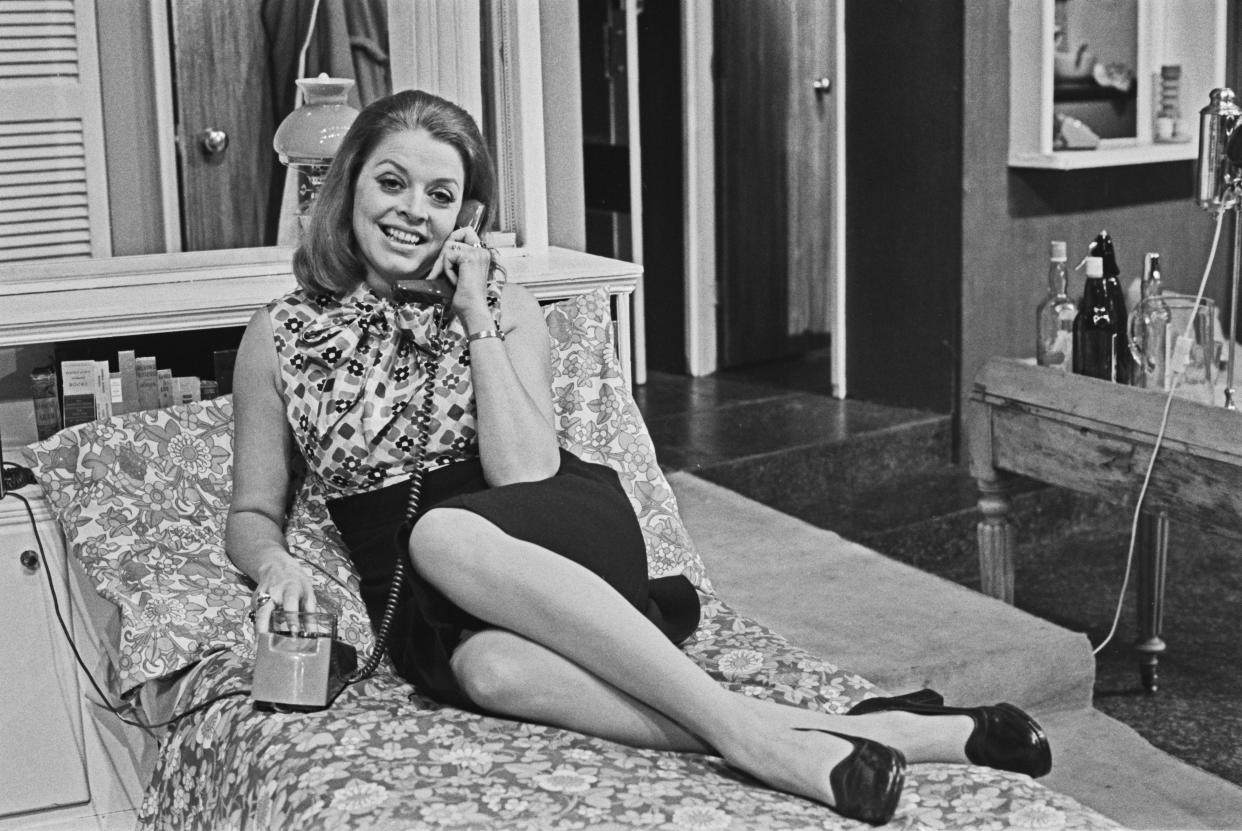 English actress and singer Lynda Baron, UK, 2nd September 1974. She is starring in the play 'The Bedwinner' by Tony Lesser at the Royalty Theatre in London. (Photo by Evening Standard/Hulton Archive/Getty Images)