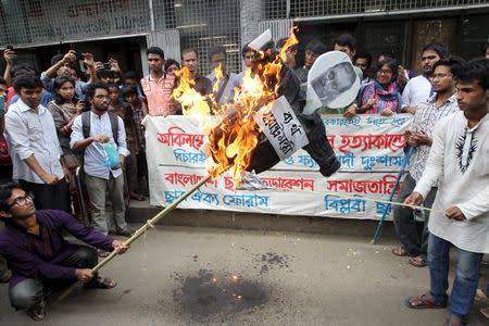 Students of Dhaka University burn an effigy of the Bangladesh Minister of Home Affairs Asaduzzaman Khan at a march in Dhaka on November 3, 2015 during a six-hour-long general strike. REUTERS/Ashikur Rahman