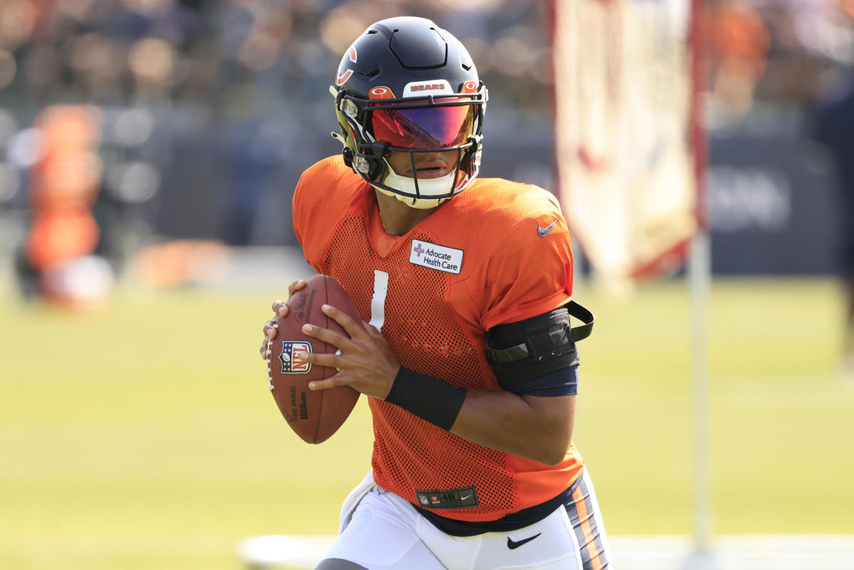Fantasy Football Rankings: Could Chicago Bears QB Justin Fields finish as  2023's top quarterback?