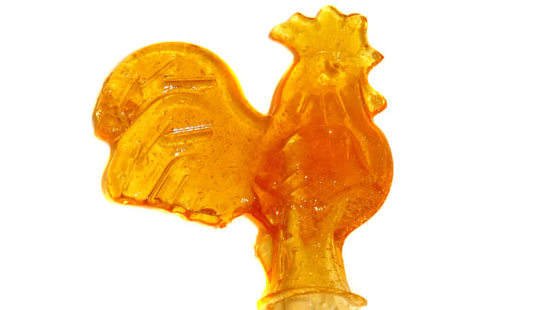 Burnt sugar in rooster shape