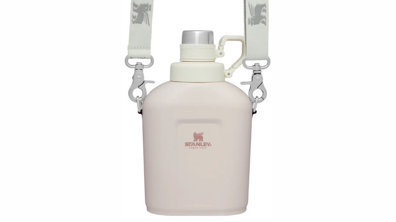 Stanley Classic canteen with straps in a rose quartz color