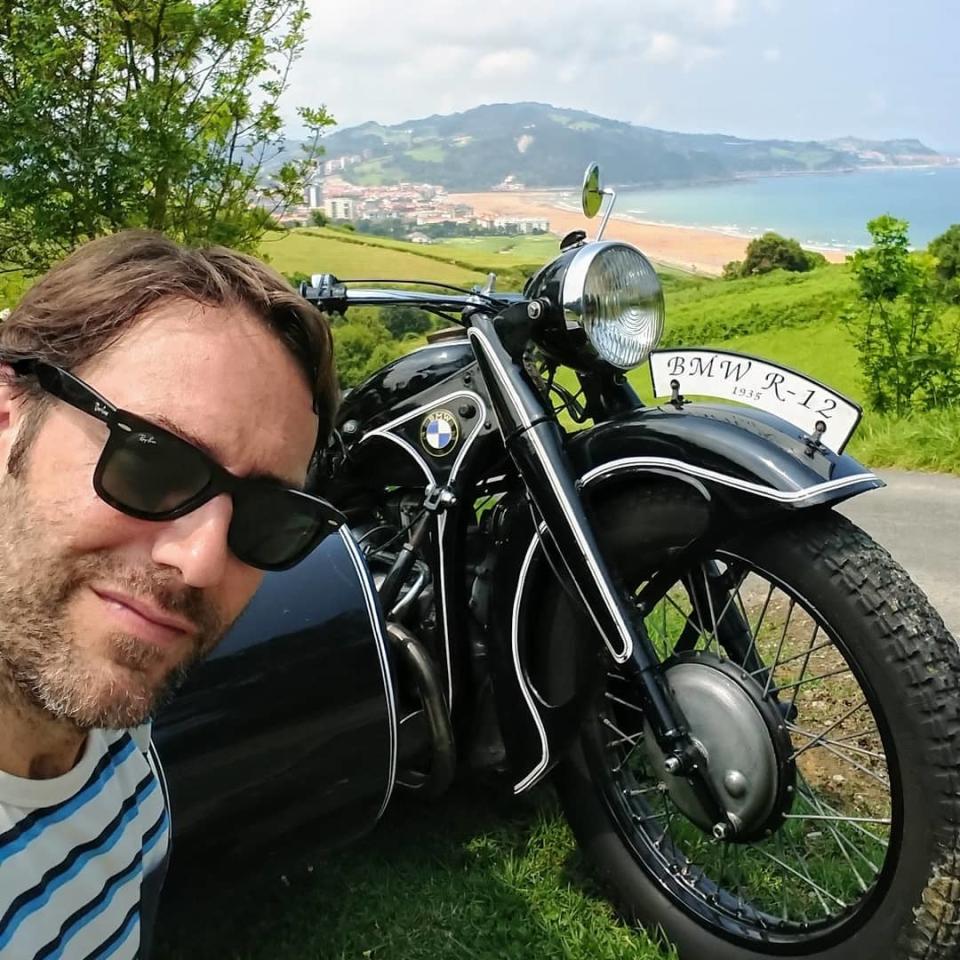 El youtuber Rekadista, con una de sus motos
