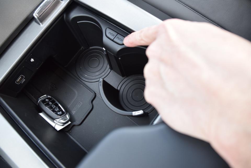 Hyundai Palisade's retracting cupholder button is among a number of features the editors at WardsAuto liked.