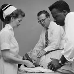<b>Medical electroconvulsive therapy (ECT) is performed under anesthesia to effectively treat mental illnesses such as depression. However, similar devices are used without anesthesia in torture to cause pain and disorientation.</b> Carl Purcell/Three Lions/<a class="link " href="http://www.gettyimages.com" rel="nofollow noopener" target="_blank" data-ylk="slk:Getty Images;elm:context_link;itc:0">Getty Images</a>