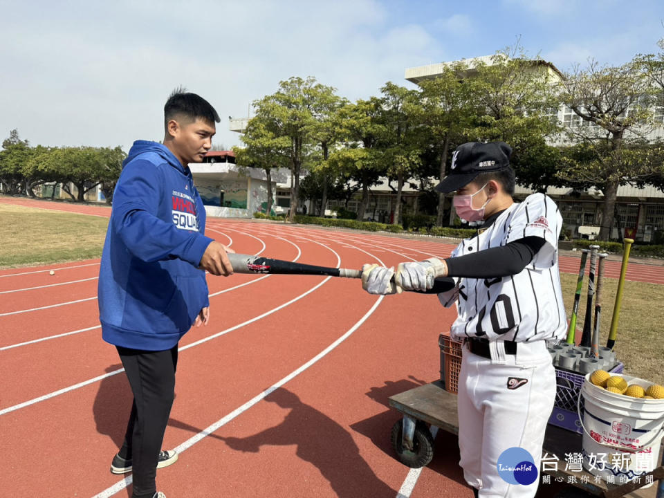 錫卿文教秀運動傳承棒球訓練營，培育彰化海線棒球選手。圖／彰化秀傳醫院提供