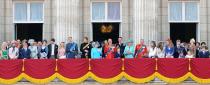 <p>The entire royal family waves at onlookers.</p>