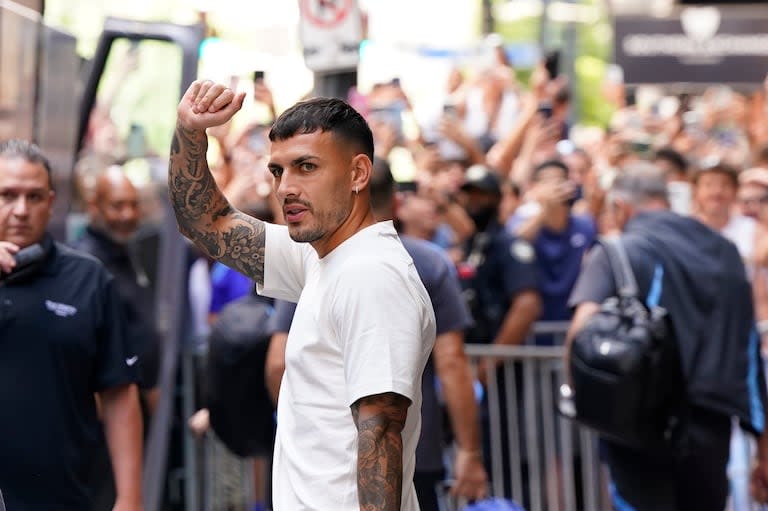 Leandro Paredes en la salida de la selección del hotel de Atlanta