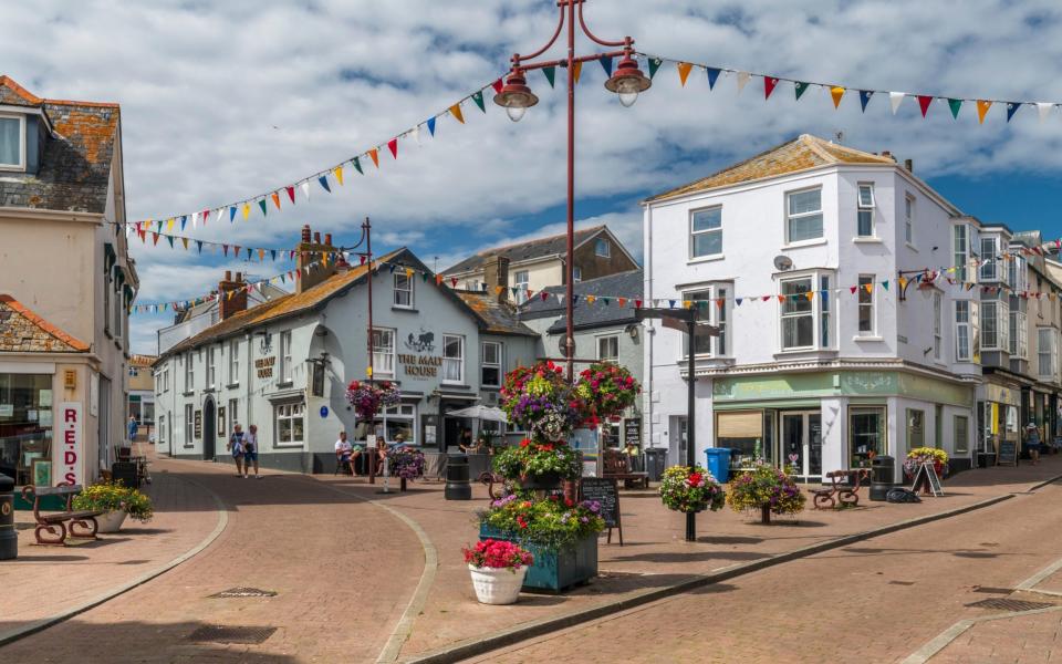 Town centre of Seaton in Devon - Terry Mathews/Alamy Stock Photo