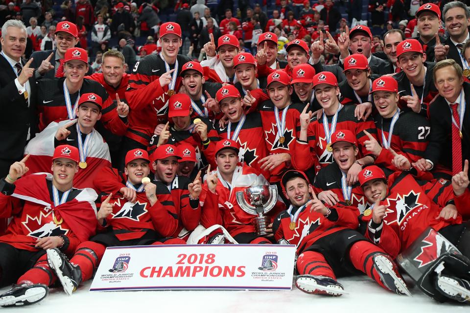 Team Canada poses after winning gold at the 2018 World Junior Championship. (Kevin Hoffman/Getty Images)