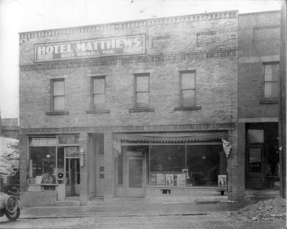 The Mathews Hotel stood at North Howard Street and Federal Street (later Perkins Street) in downtown Akron. A sign carved above the entrance read "Hotel Matthews," a spelling error, but it remained for 50 years.