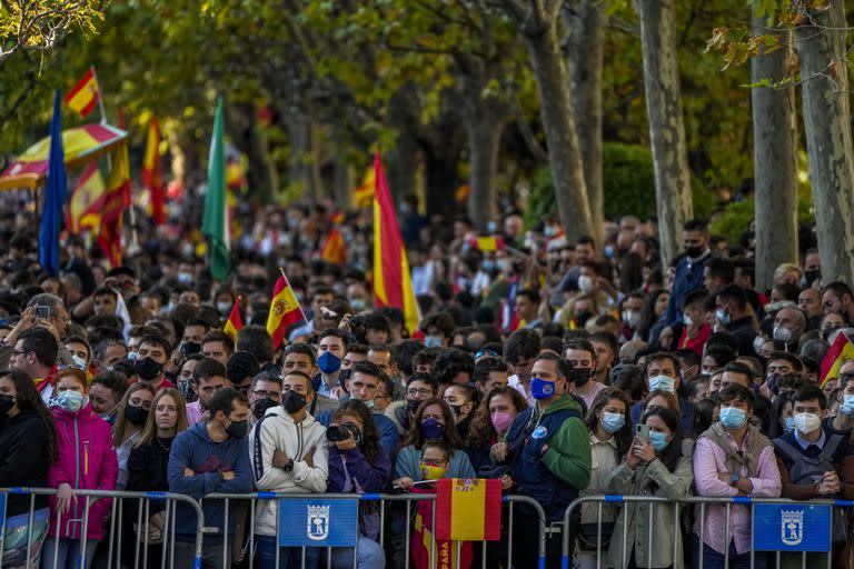 Pese a la polémica que se debate en América respecto de la violencia ejercida por los países europeos durante la colonización del territorio, en España el 12 de octubre continúa siendo una fiesta (AP /Manu Fernandez)