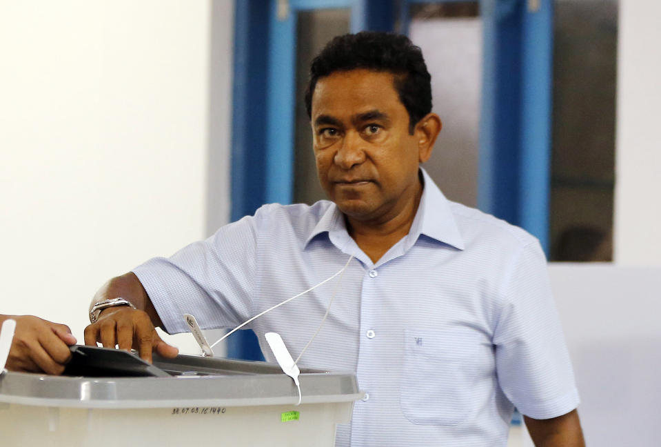 Ein maledivisches Gericht hat am Montag die Verhaftung und Inhaftierung des ehemaligen maledivischen Präsidenten Abdulla Yameen wegen angeblicher Geldwäsche angeordnet. (Bild: Eranga Jayawardena/AP/dpa)
